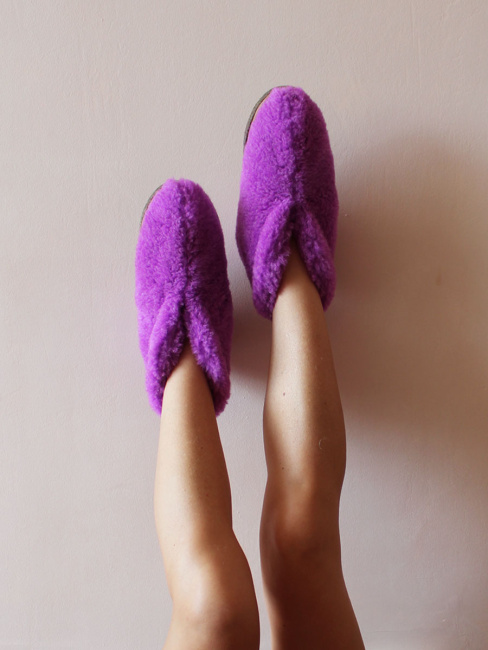 Обувь домашняя ботинки (бурки) LANATEX из натуральной овечьей шерсти. Подошва - войлок. Цвет фиолетовый. Арт. 2292